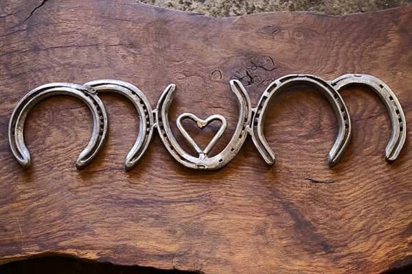Horseshoe gift why are horseshoes lucky Christmas horse gifts horse gifts for girls personalised horse gifts gifts for horse lovers horse gifts party rental wedding decoration lucky horseshoe wedding gifts for her personalised words/names handmade from hosre shoes keepsake